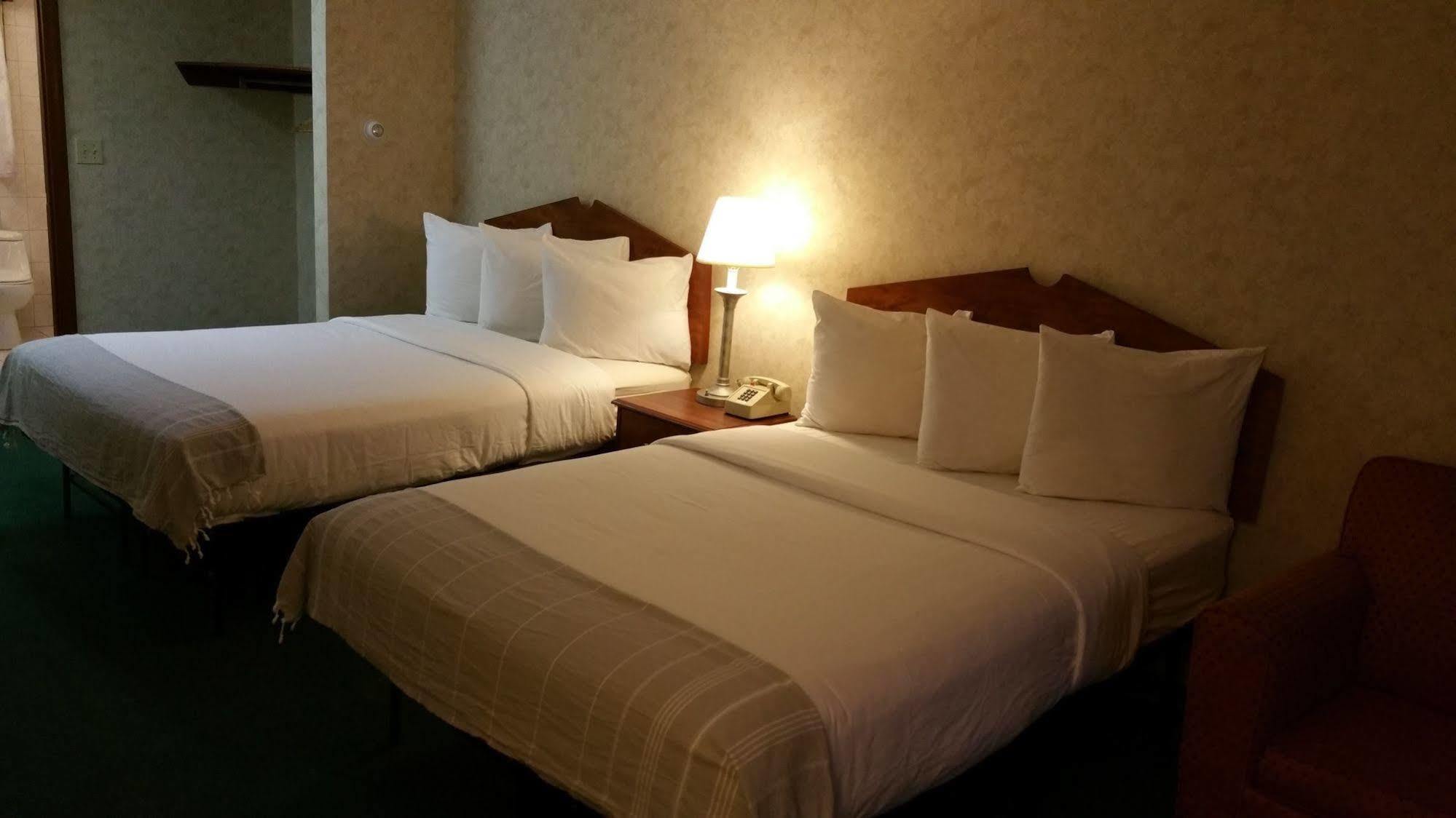 Dartmouth Motor Inn Buitenkant foto